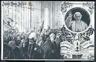 Leone XIII esposto dietro cancellata nella Cappella del Santissimo Sacramento